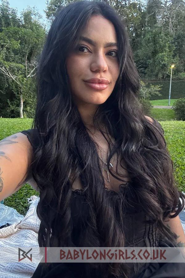 5ft 4, 36B, splendid brunette Jaida