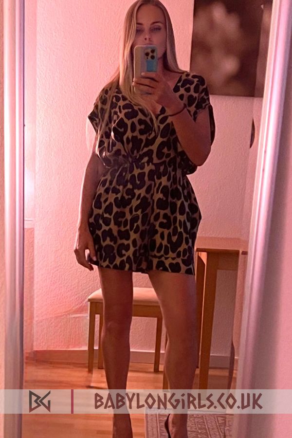 Reeve, 34B, impressive blonde 35 yrs