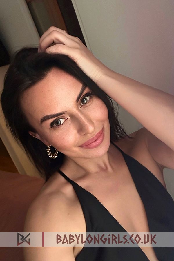 Sensual brunette Teana 