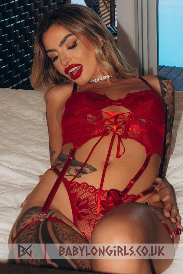 Super Hot Sharlote blonde 5ft 3, 34B