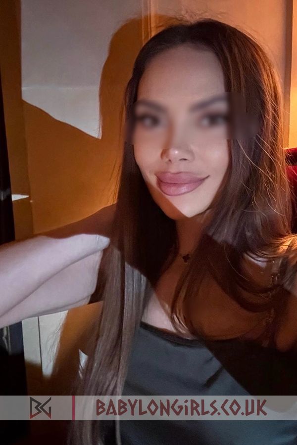 Young Shara brunette 5ft 7, 34C