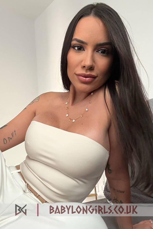 Nicoletta, 34C, adorable brunette 24 yrs