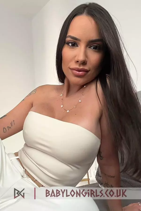 Nicoletta, 34C, adorable brunette 24 yrs