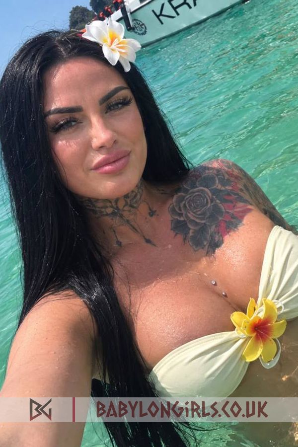 Medeya girl brunette, 36B