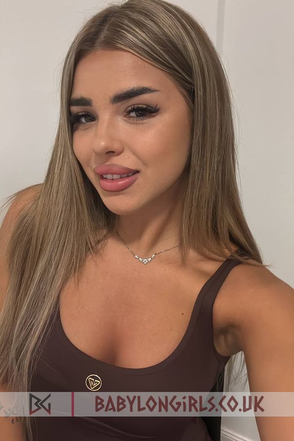 5ft 5, 32B, seductive blonde Rowan