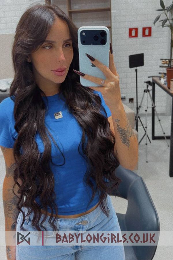 Flirtatious Roddy  brunette 5ft 9, 34C