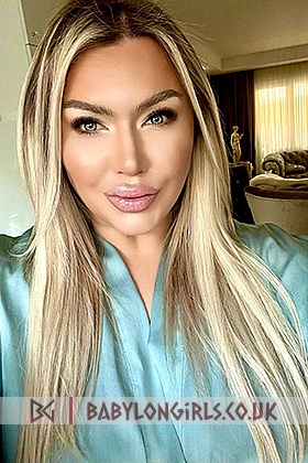 Spicy blonde Clara 