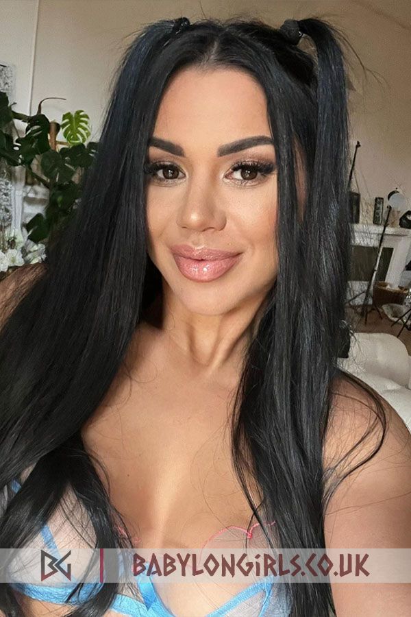 Seductive Justina brown 5ft 7, 34D