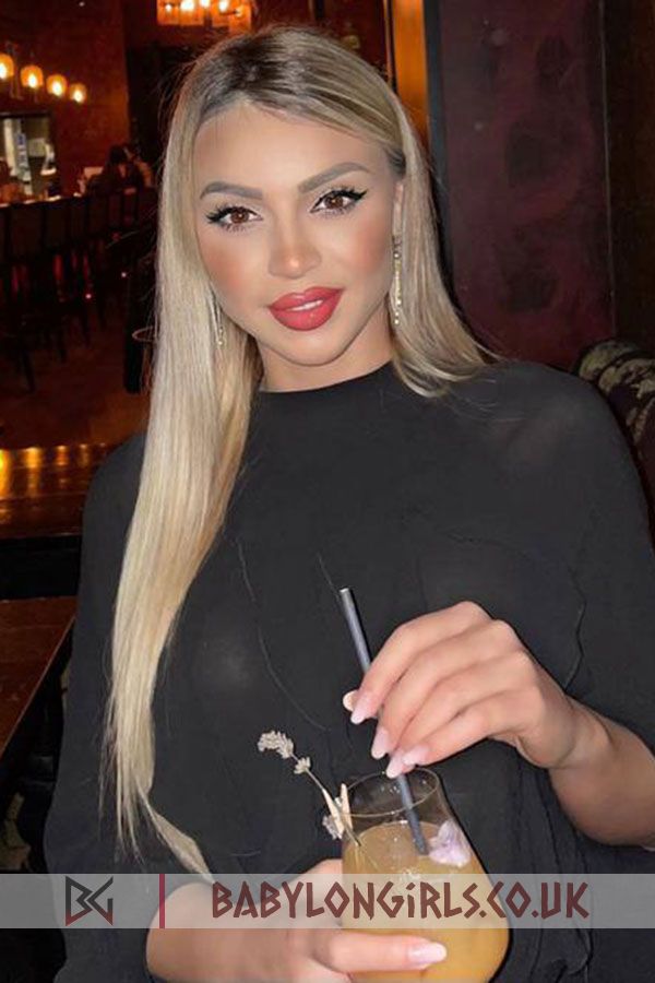 Annissia, 34C, phenomenal blonde 26 yrs