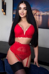 Adorable Eldora brunette 5ft 7, 34D