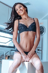 Fantastic dazzling brunette, 34A