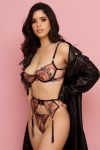 Titta romantic brunette, 34D