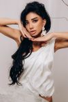 5ft 5, 34D, flirtatious brunette Reyza
