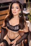 Enjoying brunette Salma 